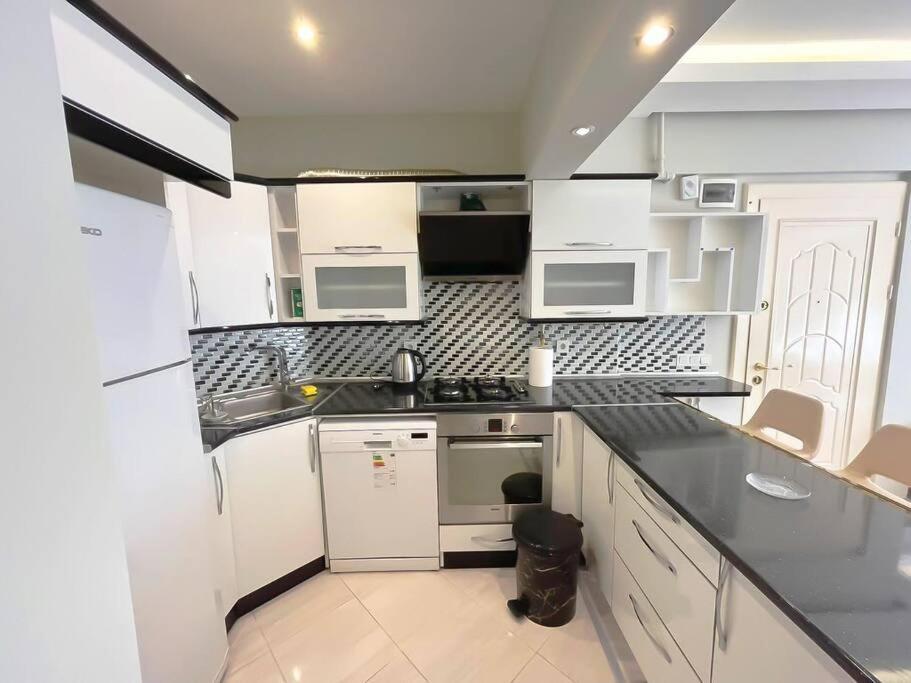 Apartament House In The Center Of Kadikoy Stambuł Zewnętrze zdjęcie