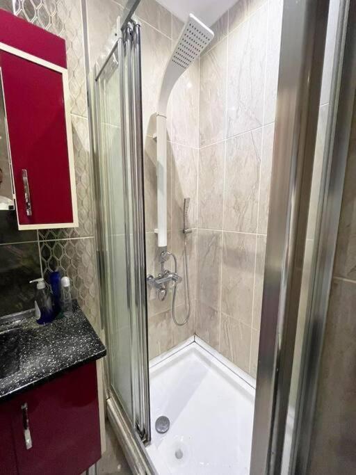Apartament House In The Center Of Kadikoy Stambuł Zewnętrze zdjęcie