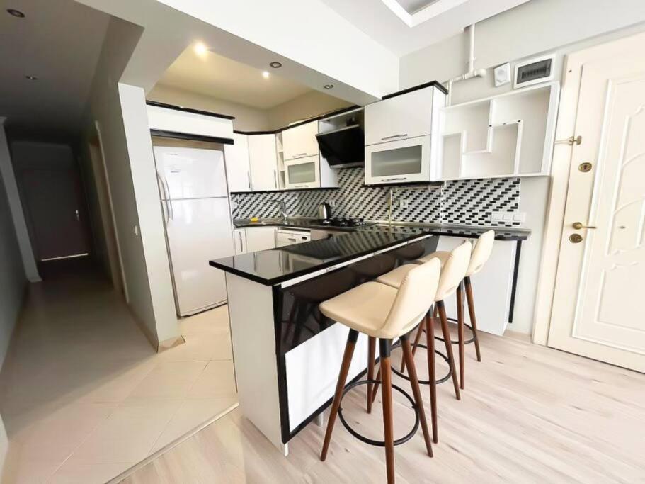 Apartament House In The Center Of Kadikoy Stambuł Zewnętrze zdjęcie